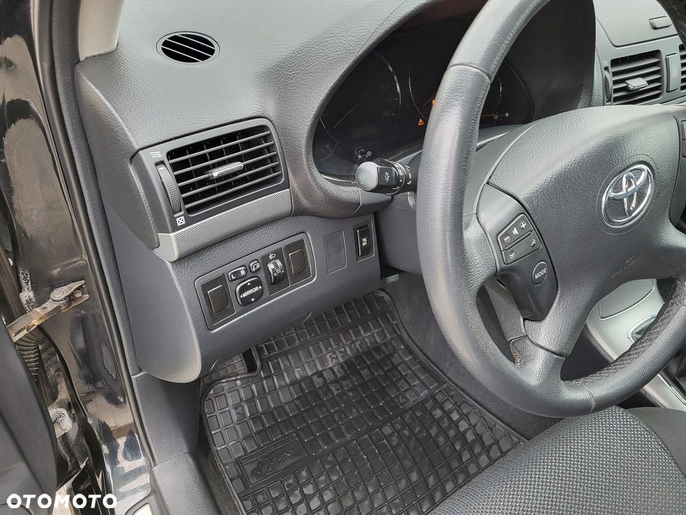 Toyota Avensis 1.8 VVT-i Executive - 21