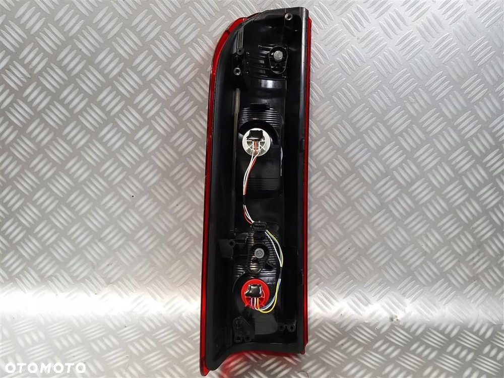 Lampa prawa tylna tył Opel Vivaro II 2014-2019 TRAFIC 265504656R ORYGINAŁ - 5