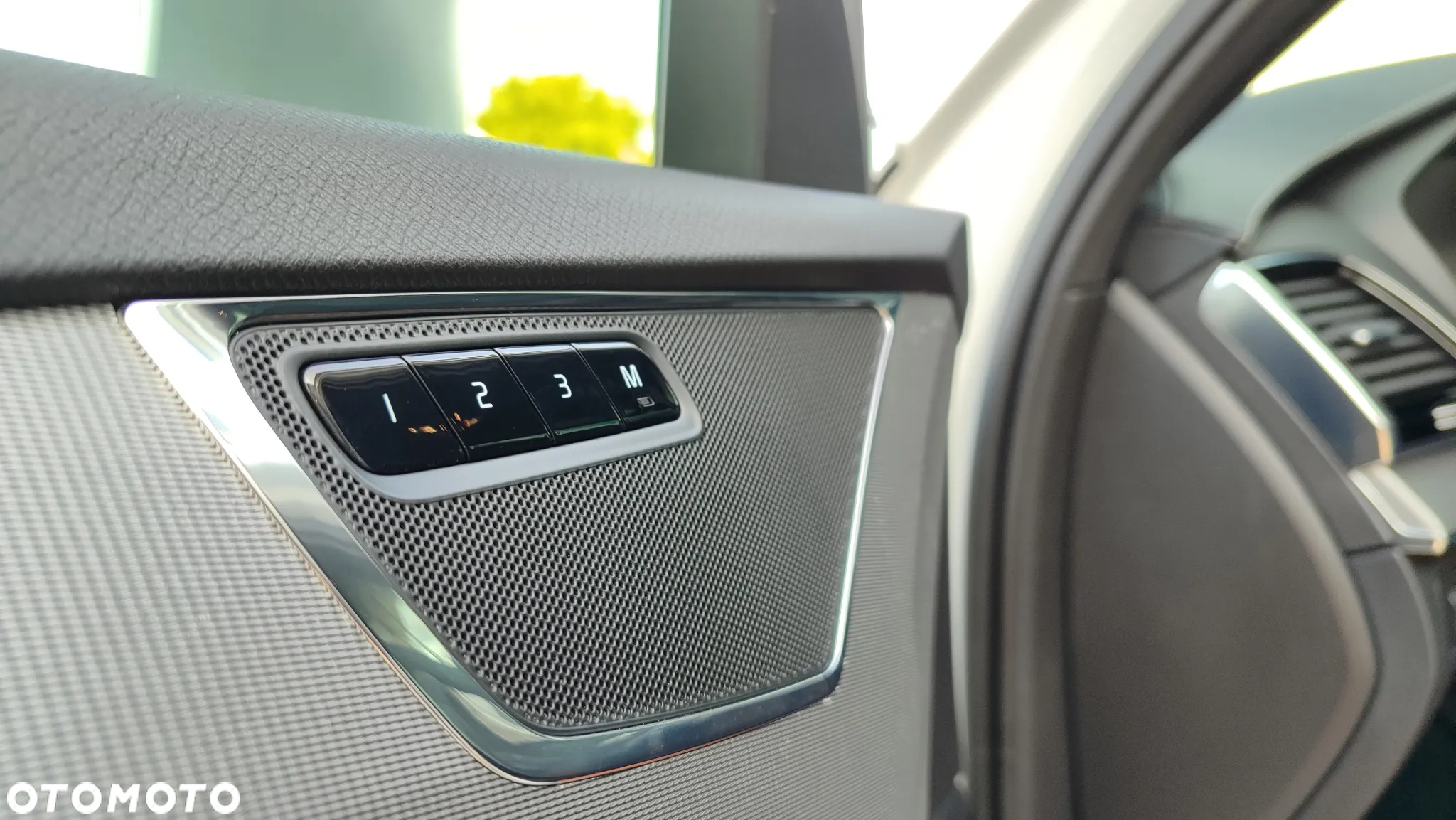 Volvo XC 90 D5 AWD R-Design 7os - 25