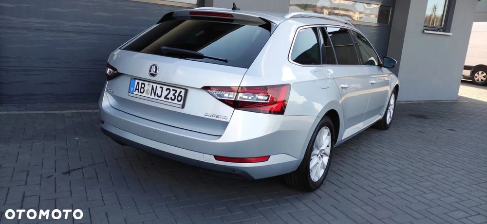 Skoda Superb 2.0 TDI DSG Ambition - 29