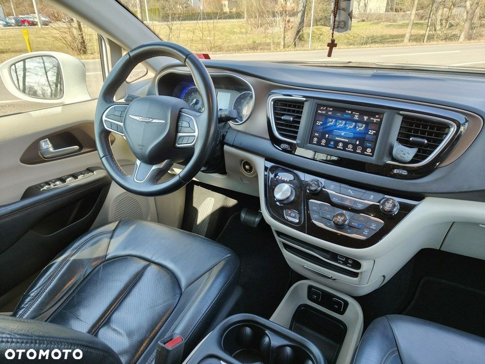 Chrysler Pacifica - 9