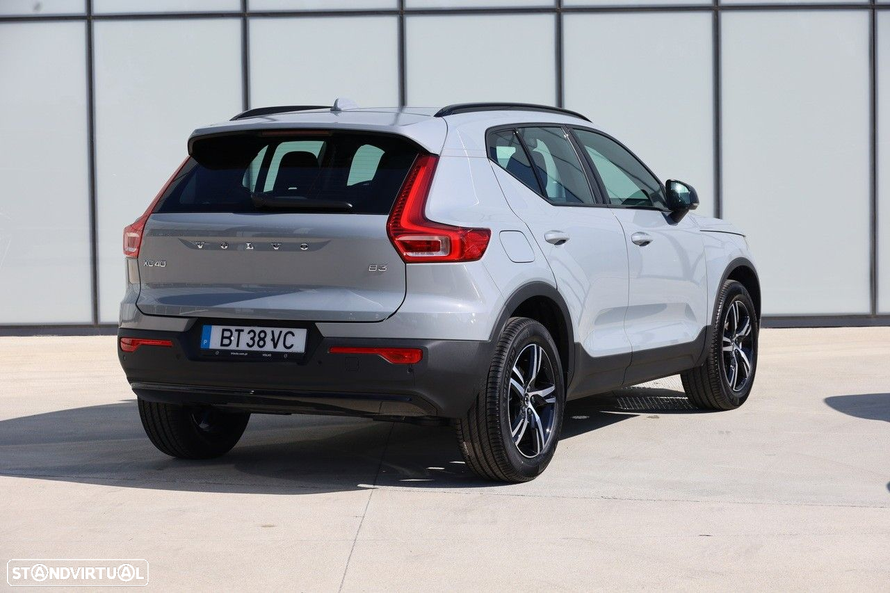 Volvo XC 40 2.0 B3 Plus Dark - 2