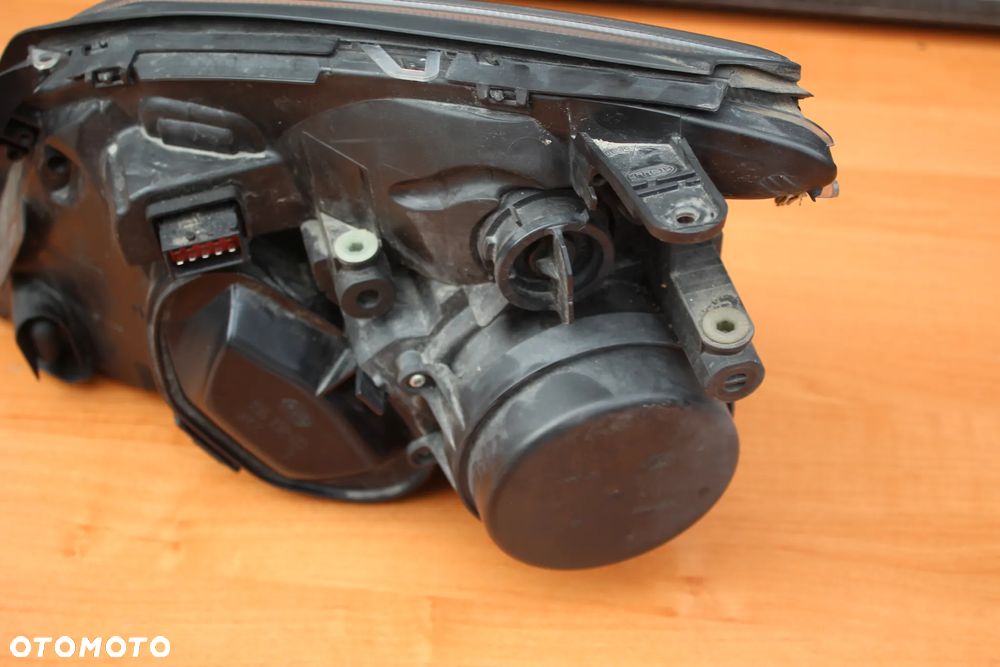 LAMPA PRAWA PRZEDNIA OPEL VECTRA C SIGNUM PRZED LIFTEM XENON CIEMNA EUROPA - 10