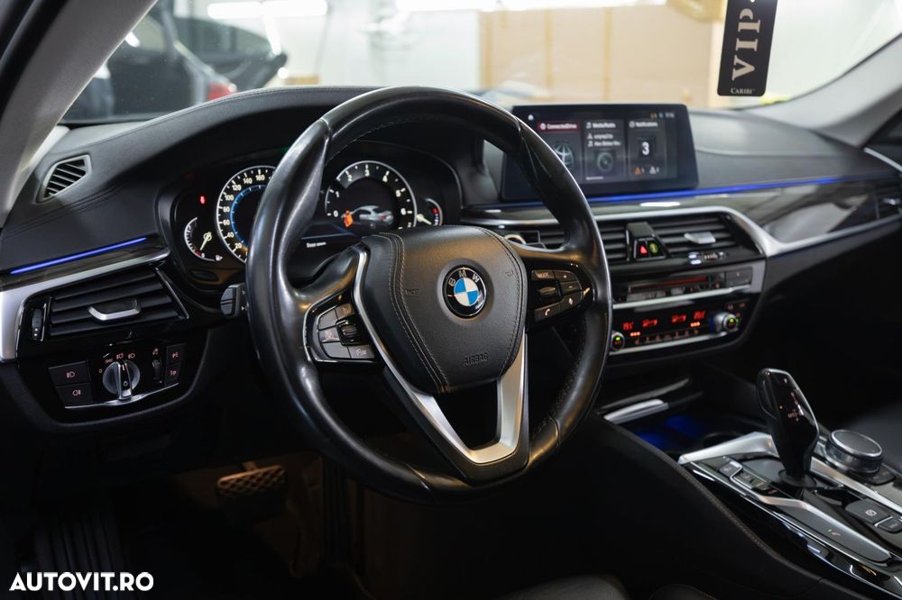 BMW Seria 5 520i AT - 16