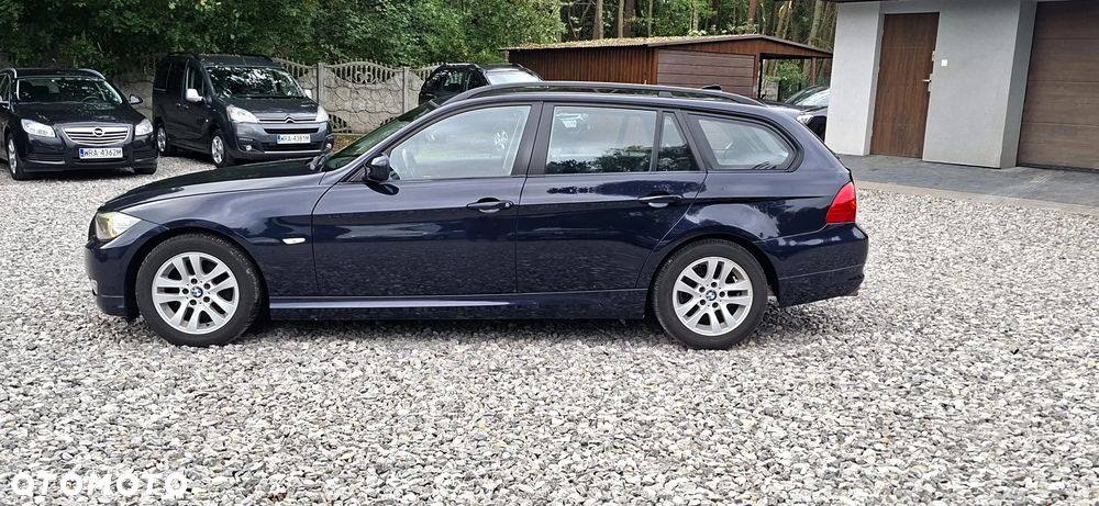 BMW 318I 2011 photo 4
