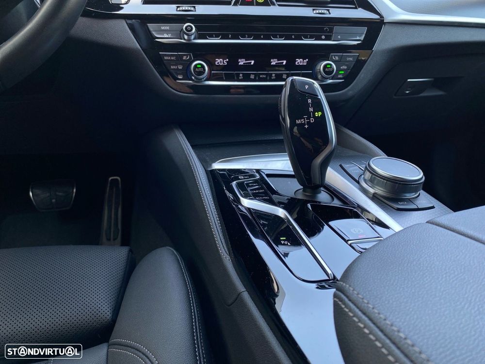 BMW 520 d Pack Desportivo M Auto - 12