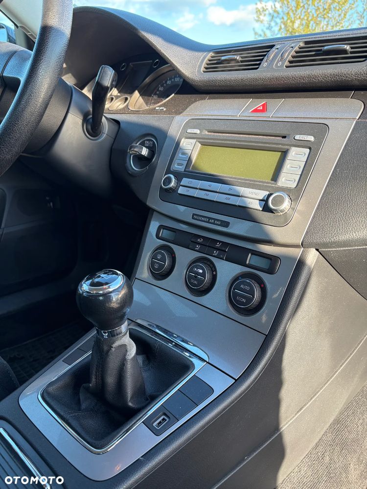 Volkswagen Passat 1.6 - 23