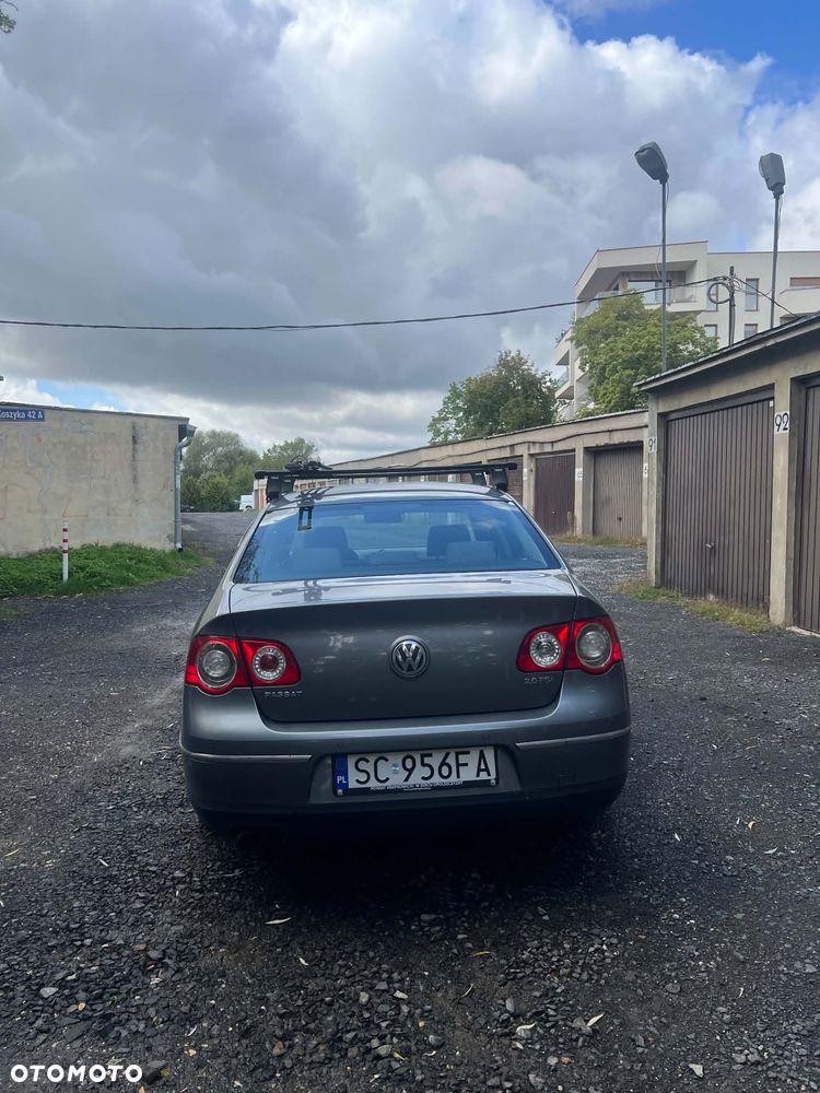 Volkswagen Passat 2.0 FSI Comfortline - 6