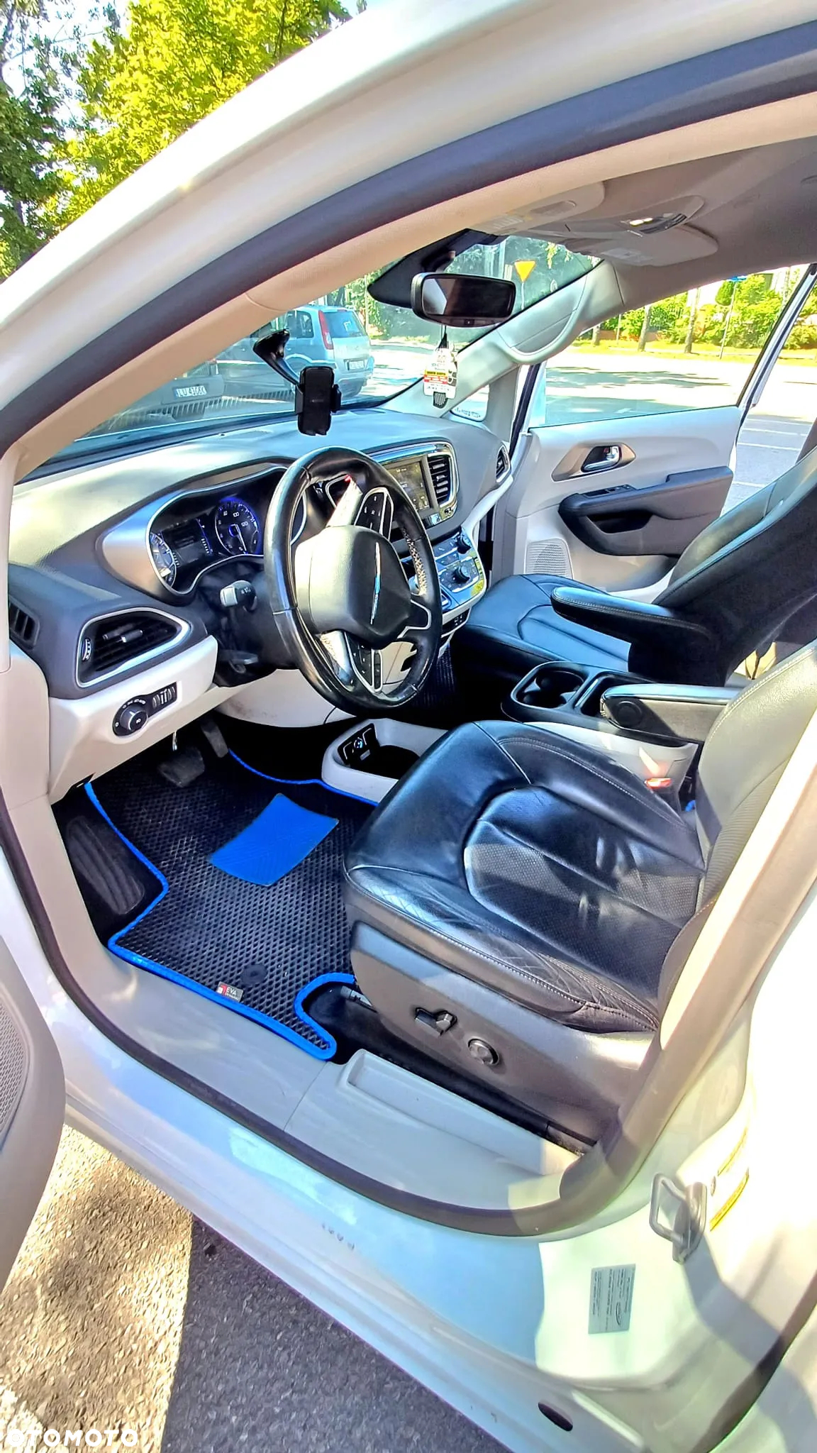 Chrysler Pacifica - 8