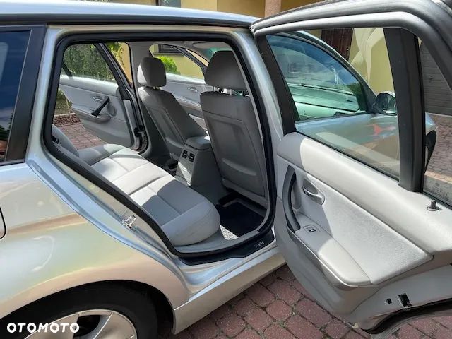 BMW Seria 3 318i - 12