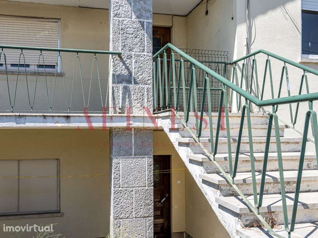 Moradia T6 na Abóboda para remodelar - Grande imagem: 2/23