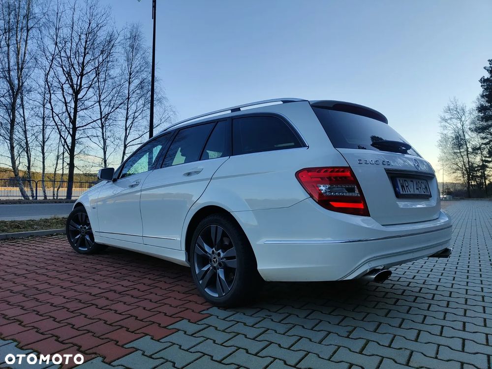Mercedes-Benz Klasa C 300 CDI BlueEff 4-Matic Avantgarde - 3
