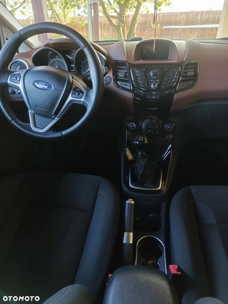 Ford Fiesta 1.6 TDCi DPF Titanium - 16