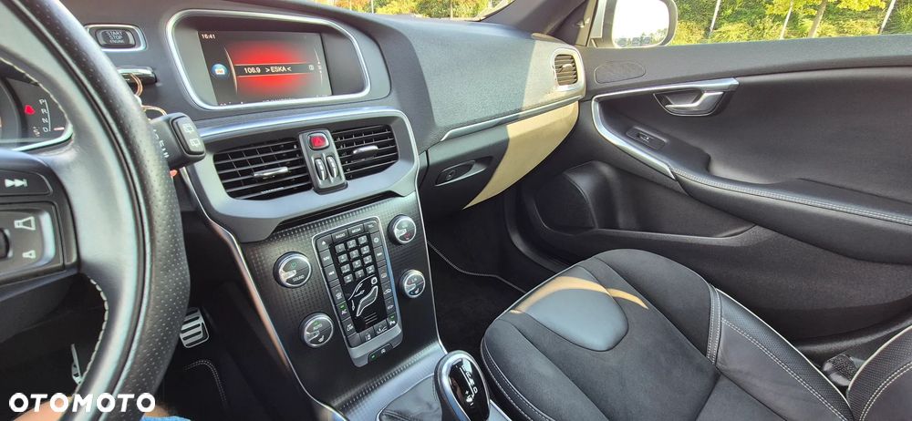 Volvo V40 T3 Drive-E R-Design Momentum - 11