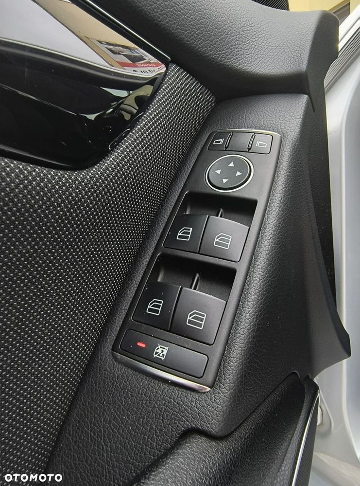 Mercedes-Benz Klasa C 200 CDI DPF (BlueEFFICIENCY) Elegance - 31