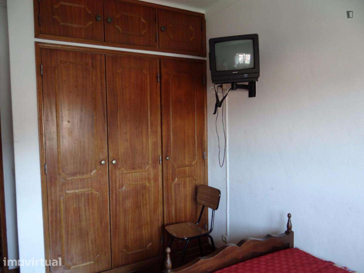 Quarto - localizado em Montes Claros Coimbra - Grande imagem: 3/19