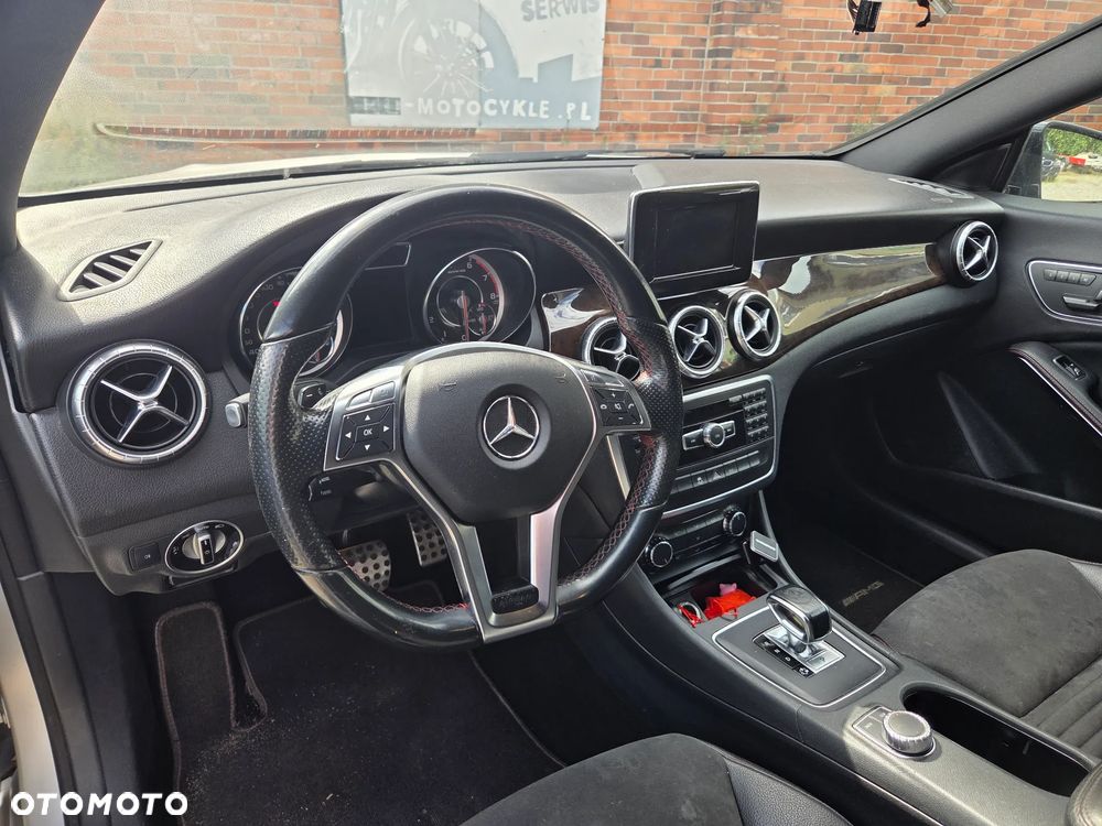 Mercedes-Benz CLA 45 AMG 4Matic 7G-DCT - 9
