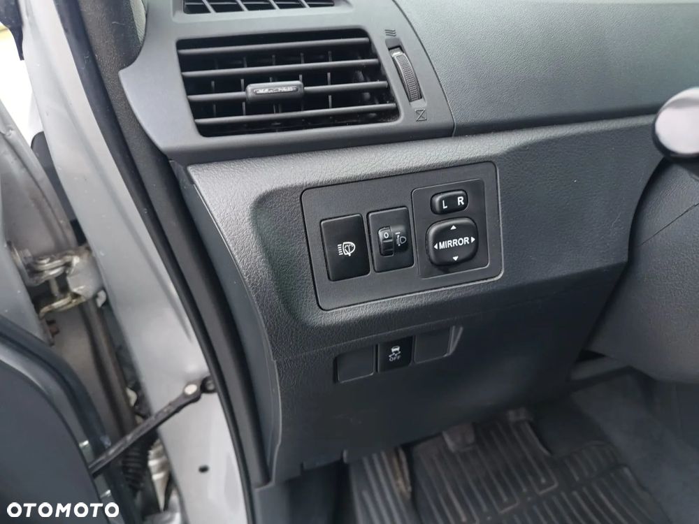 Toyota Verso 1.8 Premium 7os - 15