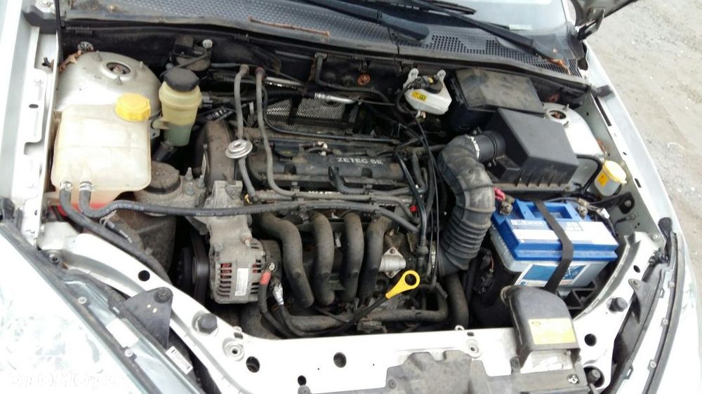 Części ford Focus mk1 kombi  1.4 16V srebrny - 10