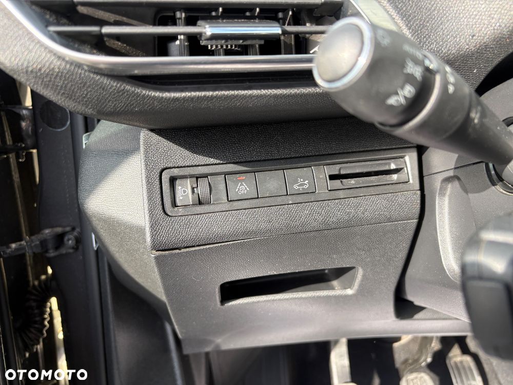 Peugeot 3008 PureTech 130 Stop & Start GPF EAT8 Allure - 29