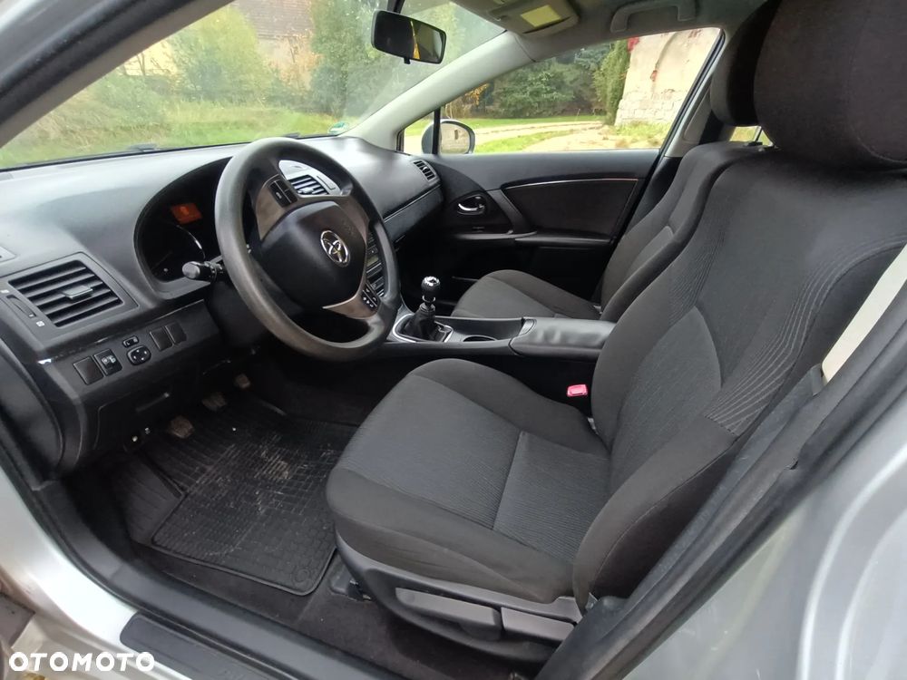 Toyota Avensis 1.6 Active - 13