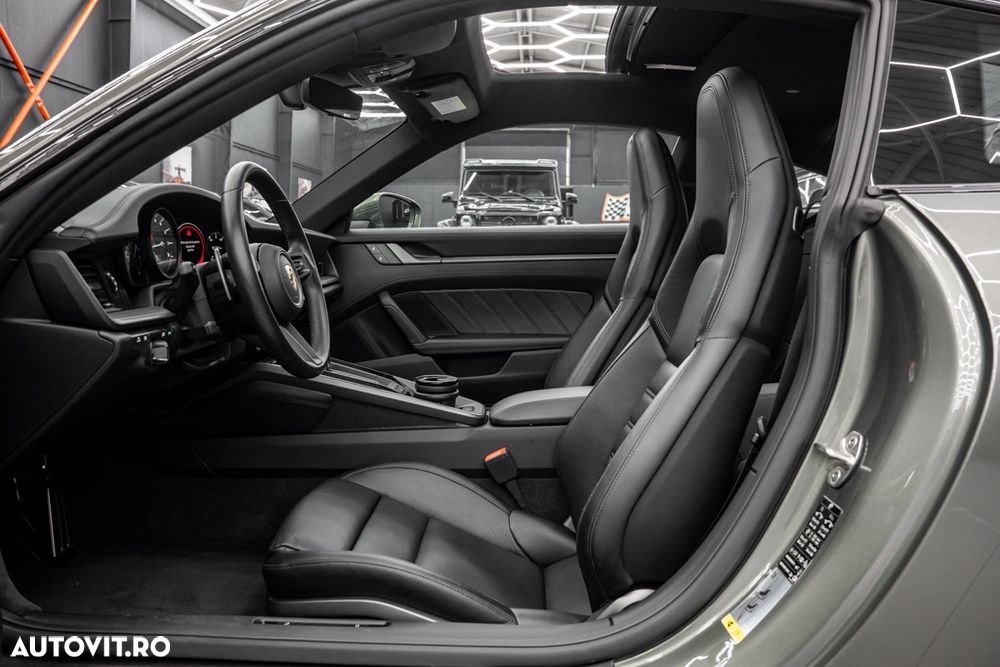 Porsche 911 Carrera PDK - 12