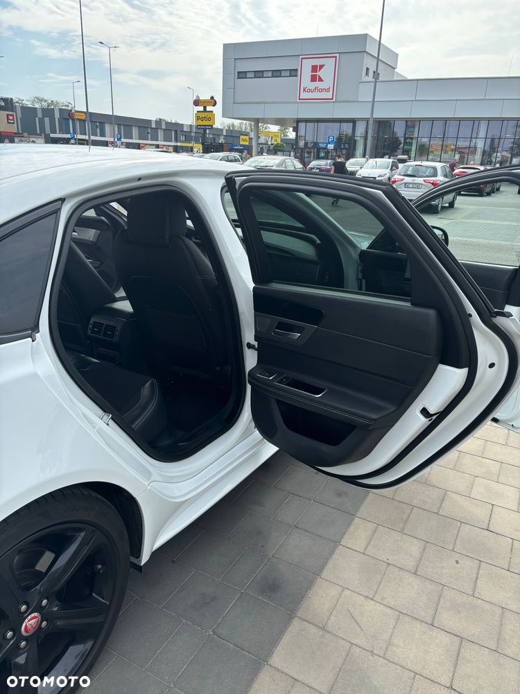 Jaguar XF 2.0 i4D R-Sport - 13