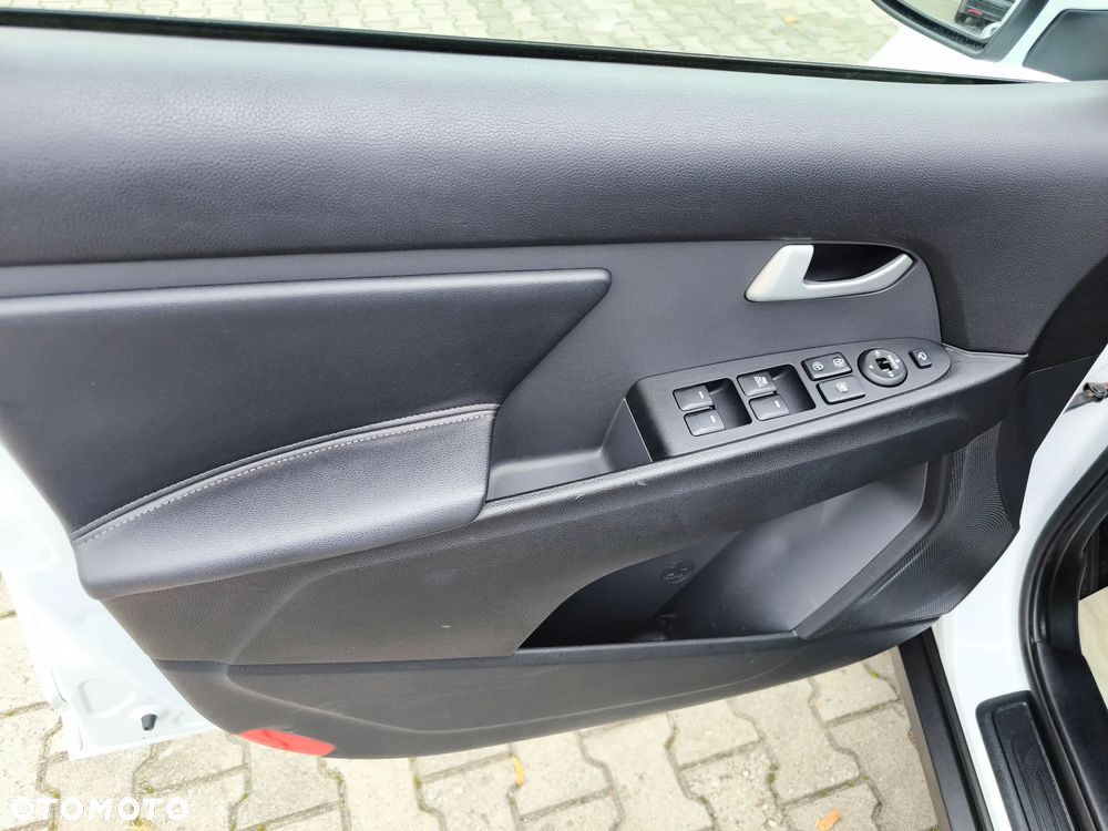 Kia Sportage 2,0 CRDI AWD Dream-Team Edition - 29