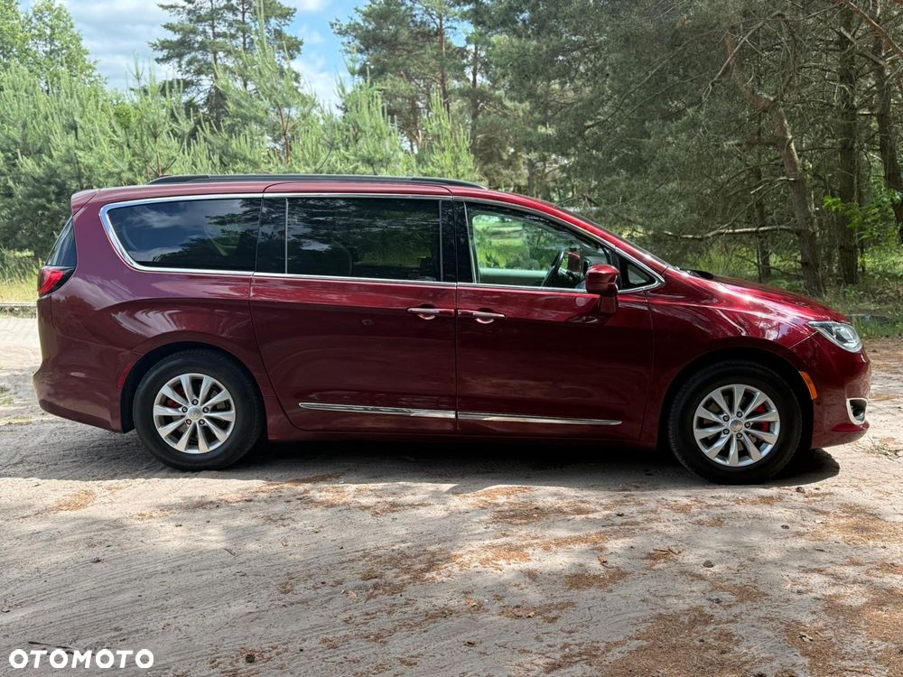 Chrysler Pacifica - 4