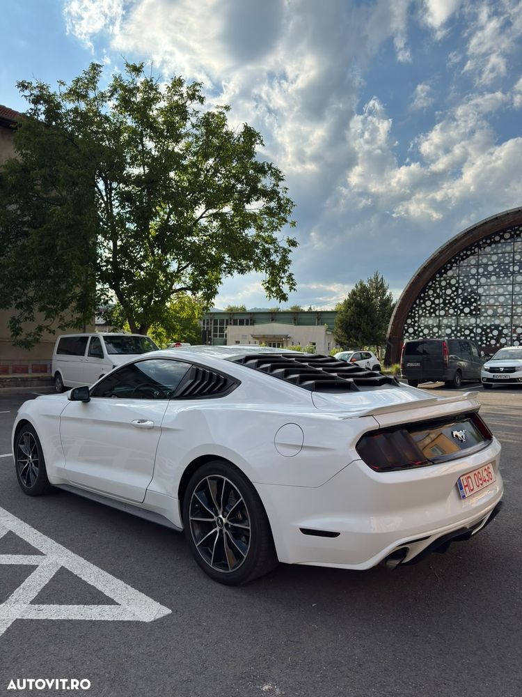 Ford Mustang 2.3 Eco Boost Aut. - 2