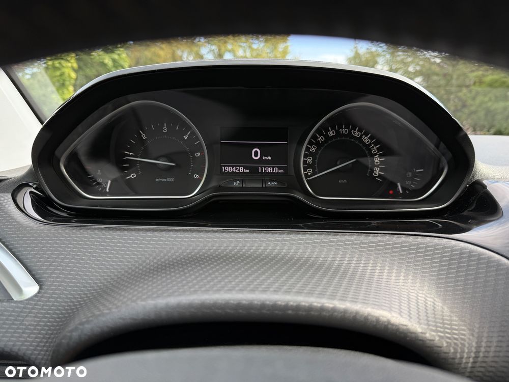 Peugeot 2008 1.6 BlueHDi Style - 14