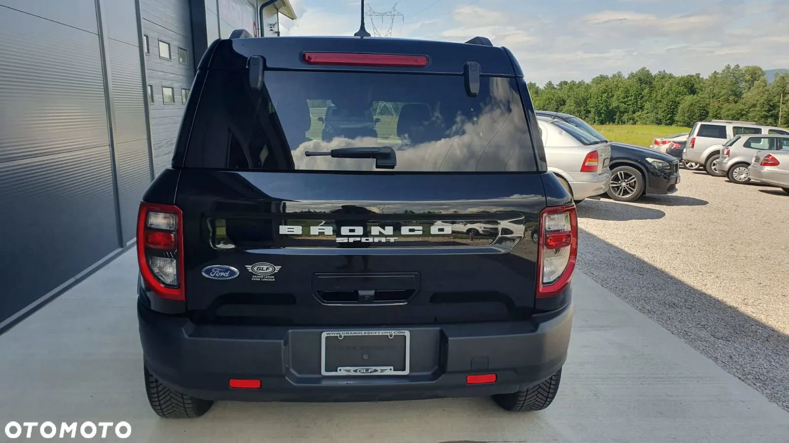 Ford Bronco - 8