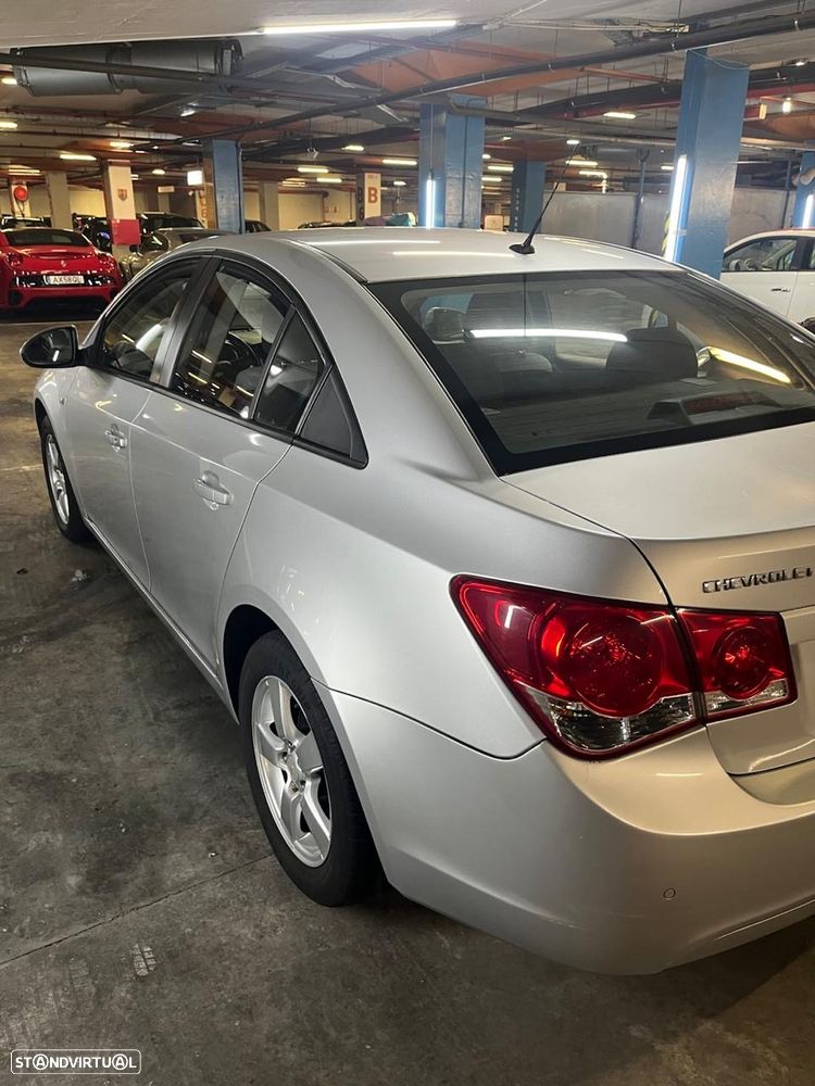 Chevrolet Cruze 1.6 LS - 4