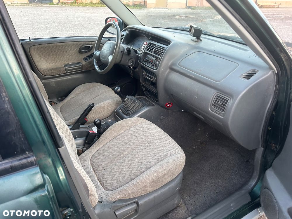 Suzuki Grand Vitara 2.5 V6 - 19