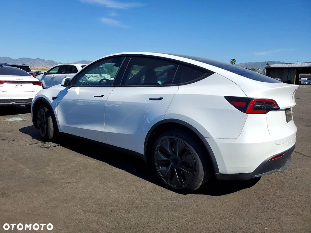 Tesla Model Y Long Range Dual Motor AWD - 5
