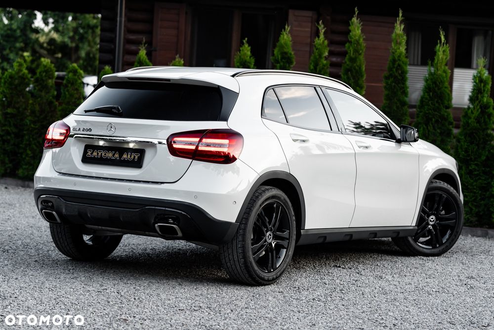 Mercedes-Benz GLA 200 7G-DCT - 14