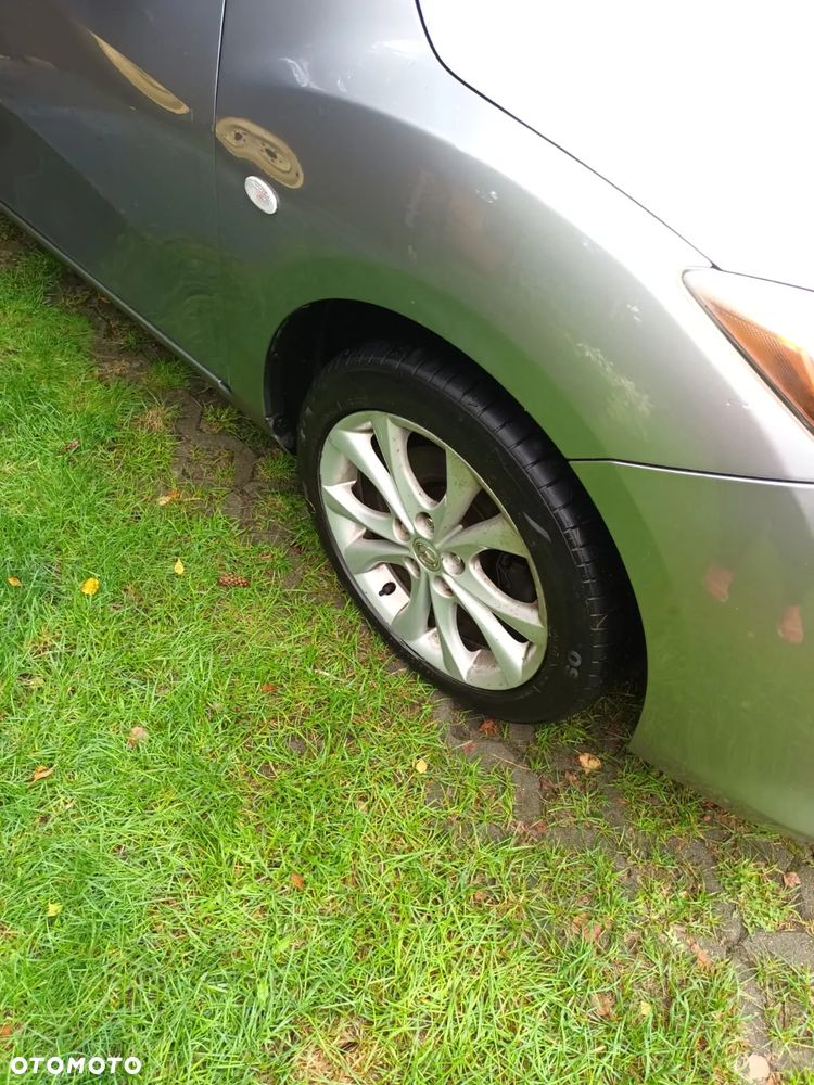 Mazda 3 2.0 Exclusive + - 8