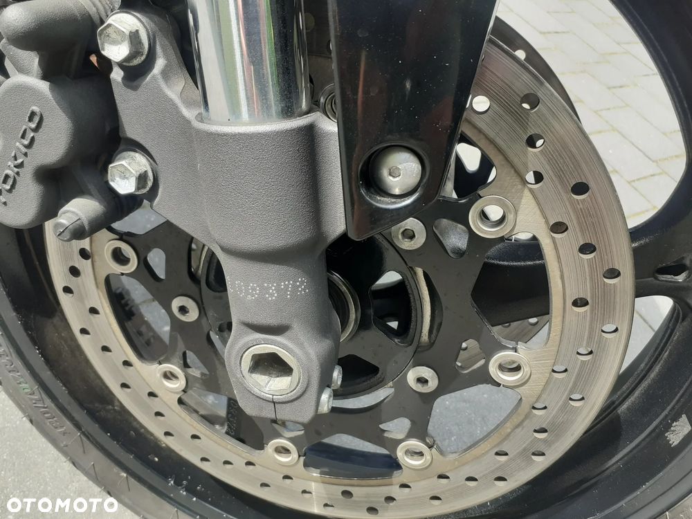Suzuki GSR - 30