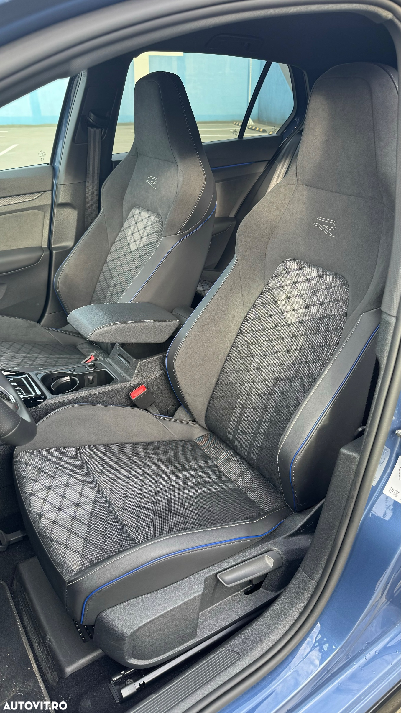 Volkswagen Golf 1.5 eTSI DSG MHEV R-Line - 13