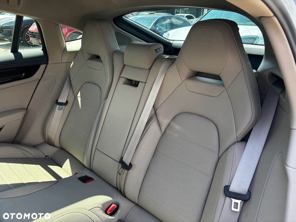 Porsche Panamera 4 - 30