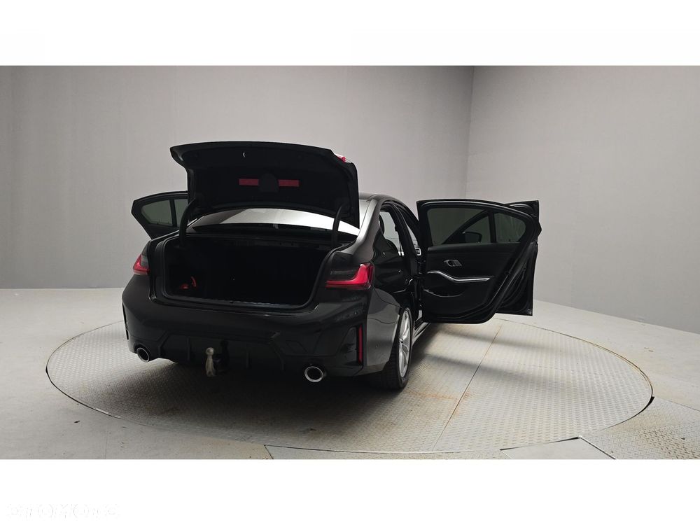 BMW Seria 3 320d xDrive mHEV M Sport - 12