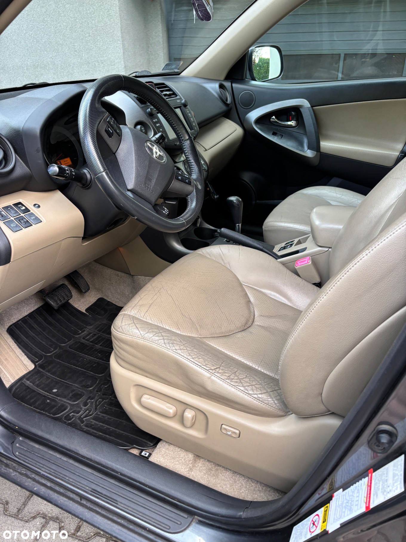 Toyota RAV4 - 8