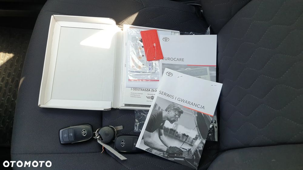 Toyota Corolla Cross 2.0 Hybrid Comfort - 33
