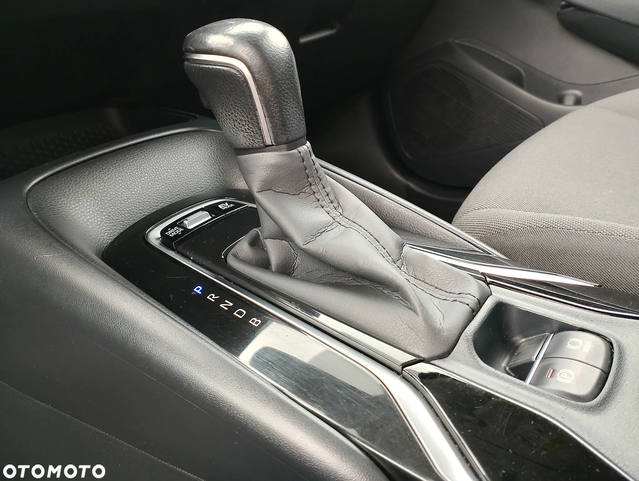 Toyota Corolla 1.8 Hybrid Comfort - 25