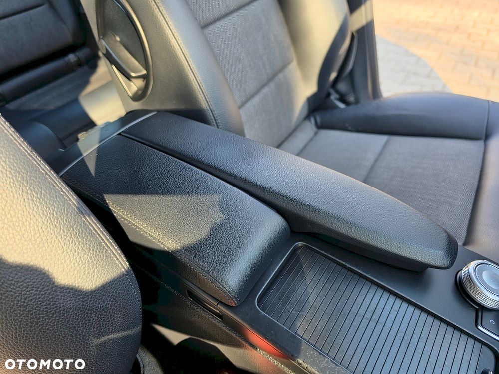 Mercedes-Benz Klasa E 250 CDI DPF BlueEFFICIENCY Avantgarde - 33