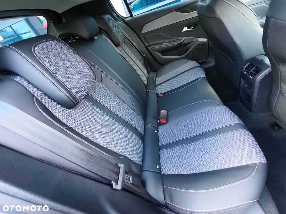 Peugeot 308 1.2 mHEV Allure S&S e-DCS6 - 18