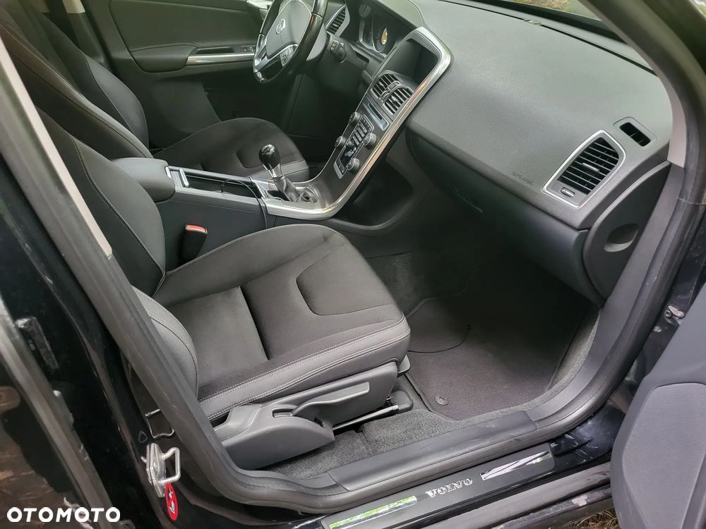 Volvo XC 60 D5 AWD Momentum - 11