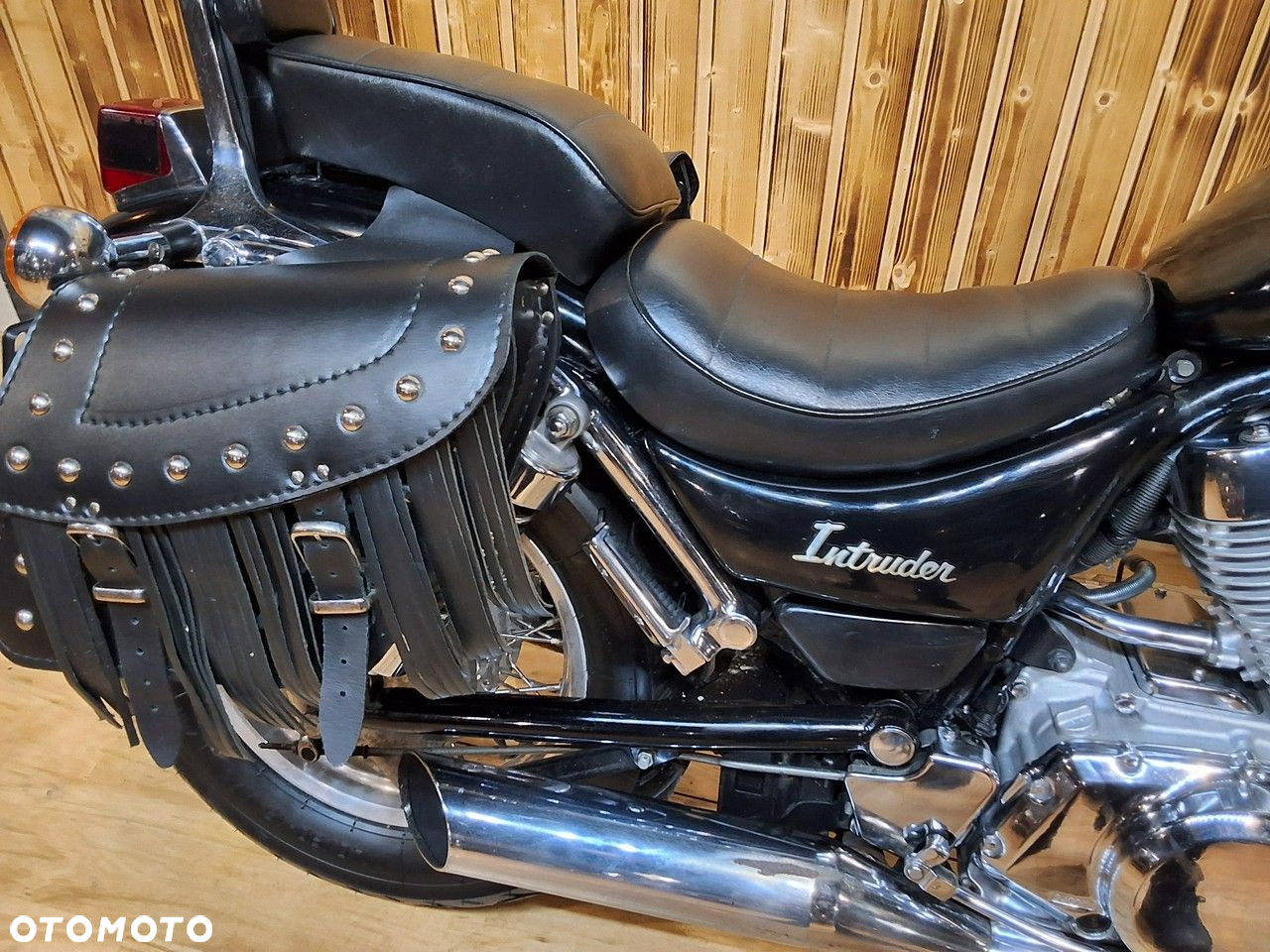 Suzuki Intruder - 12