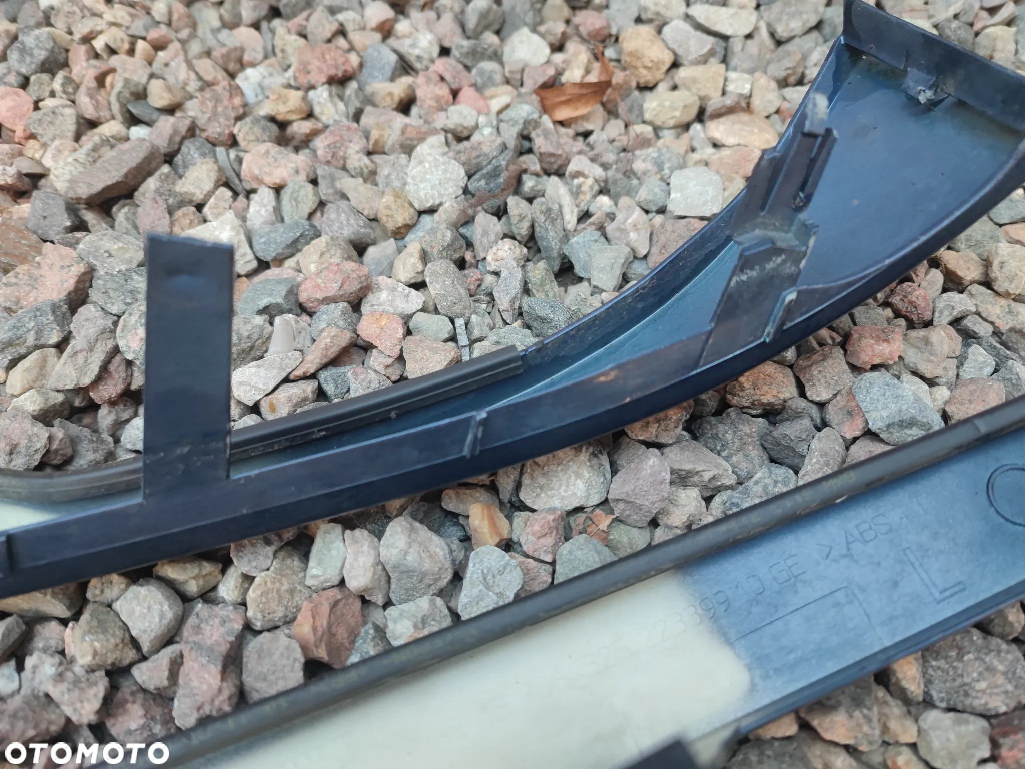BMW E46 COUPE / CABRIO LIFT ( POLIFT ) ORYGINALNE LISTWY POD LAMPĘ / BLĘDY LAMP LEWA / PRAWA POD ŻARÓWKĘ H7 O NR. 51 13 7 064 326  / 51 13 7 064 325 OEM W KOLORZE A07 MYSTICBLAU METALIC - 12