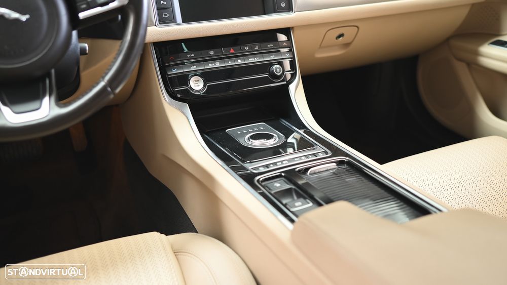 Jaguar XF Sportbrake 2.0 D Portfolio AWD Aut. - 11
